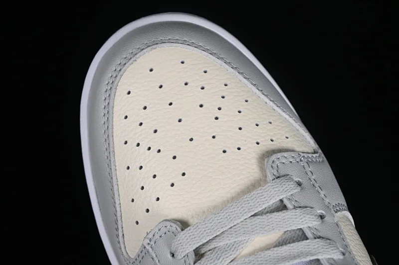 All Categories Nk SB Dunk Series Nk SB Dunk Low Low-top sneakers Nk Dunk Low "Light Carbon"​ Simple gray and white SB low-top casual sneakers FJ4188-100